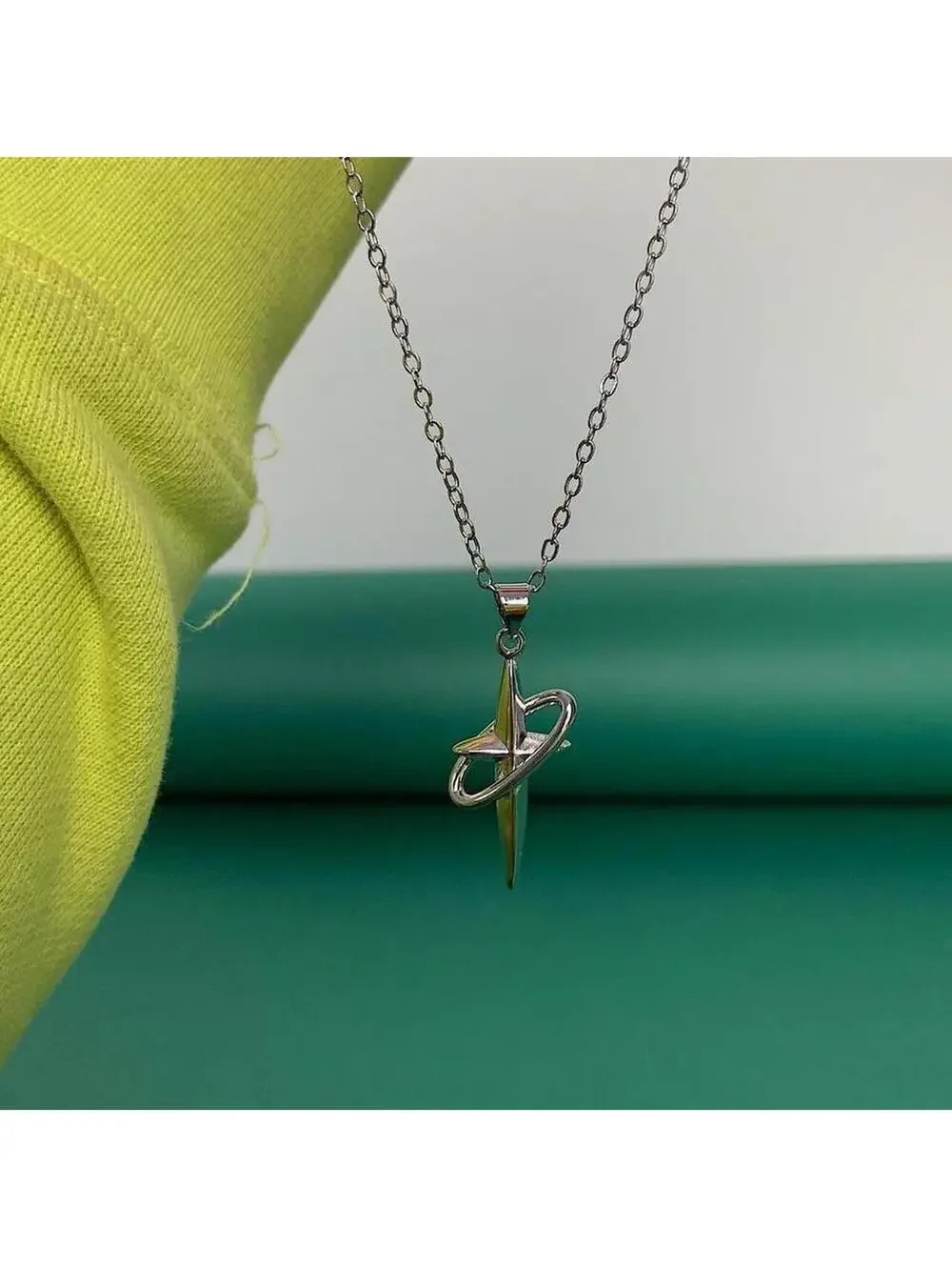 Cyber Y2k 2000s Vintage Style silver star ring style necklace. Cool design